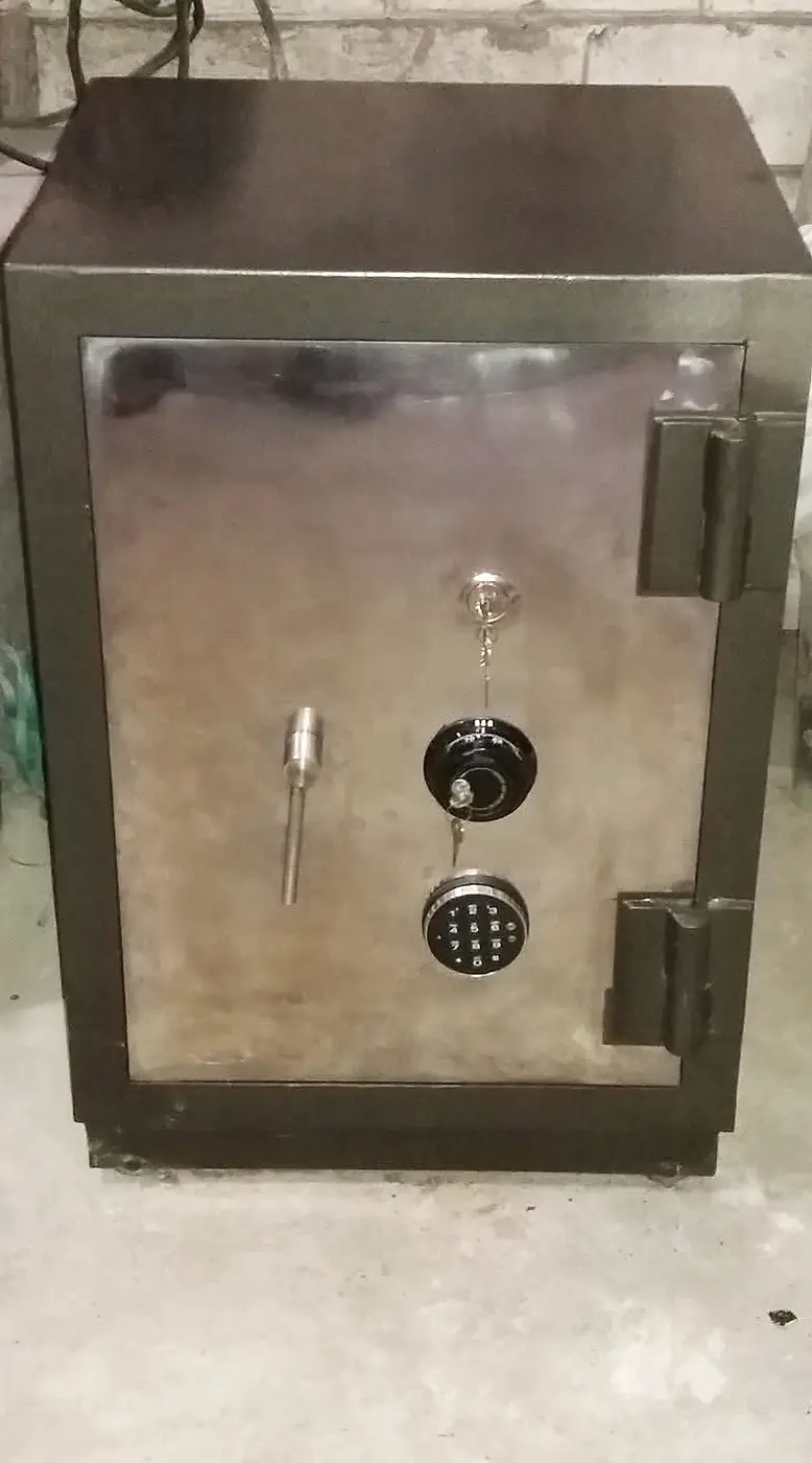 Caja fuerte acero cepillado fabricada por Cajas Fuertes de la Costa
