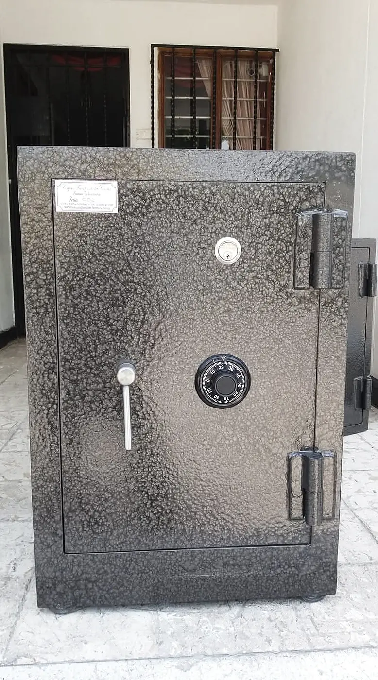 Caja fuerte acabado martillado fabricada por Cajas Fuertes de la Costa