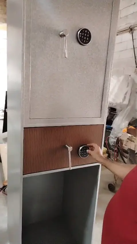 Cajón secreto con clave digital